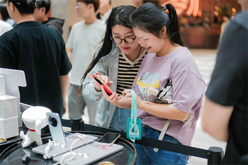 星纪魅族助力亚洲模拟赛车锦标赛及共筑科技与速度盛宴）